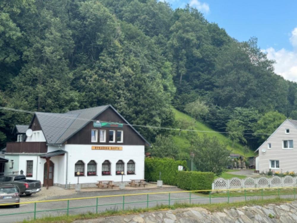 Penzion A Rybarska Basta U Jesetera Jeseník Exterior foto